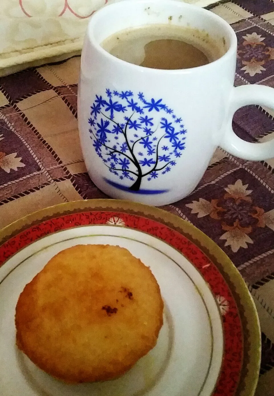 Breakfast: Mini Cheesy Chocolate Cake and Coffee Puti|Mykさん