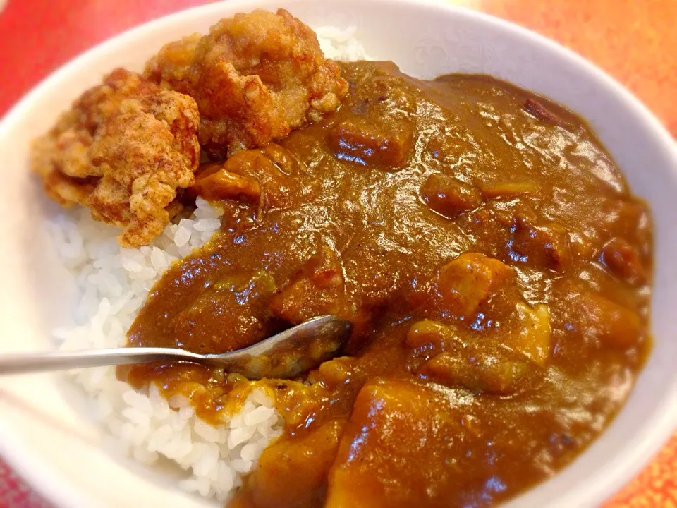 横浜中華街・龍鳳酒家 金曜ランチ限定気まぐれカレー🍛（大盛）からあげ|ゆうじ.さん