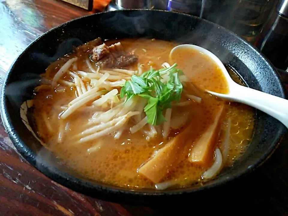 海老茶色の味噌ラーメン
@一会|kamekameさん