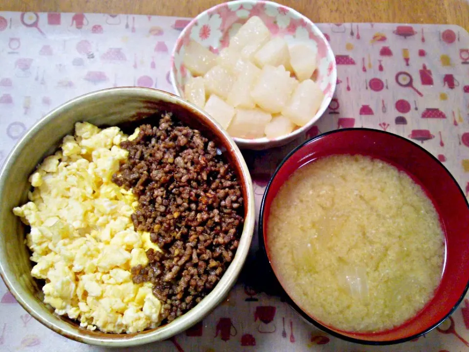 2015年１月３日 そぼろ 大根グラッセ 玉ねぎのお味噌汁|いもこ。さん