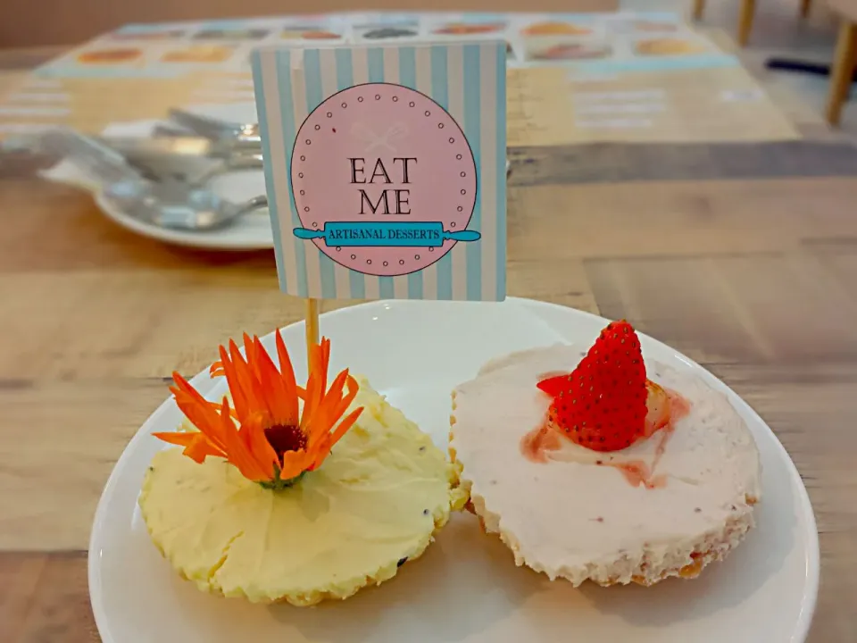 passion fruit + strawberry tarts|Yvonne C.さん