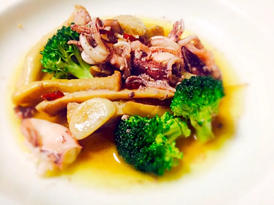 Squid,mushrooms&broccoli ajillo|Masakiさん