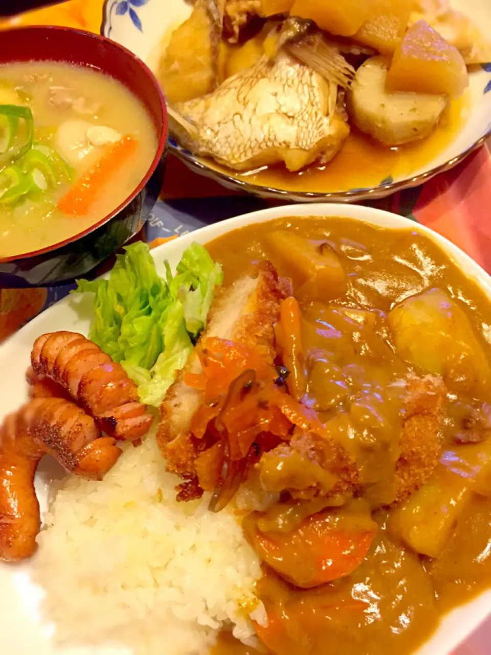 カツカレーと豚汁と鯛のアラ煮|kazoominさん