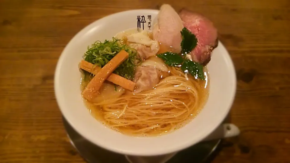 鯛煮干しの海老ワンタン麺|麺's食堂粋蓮さん