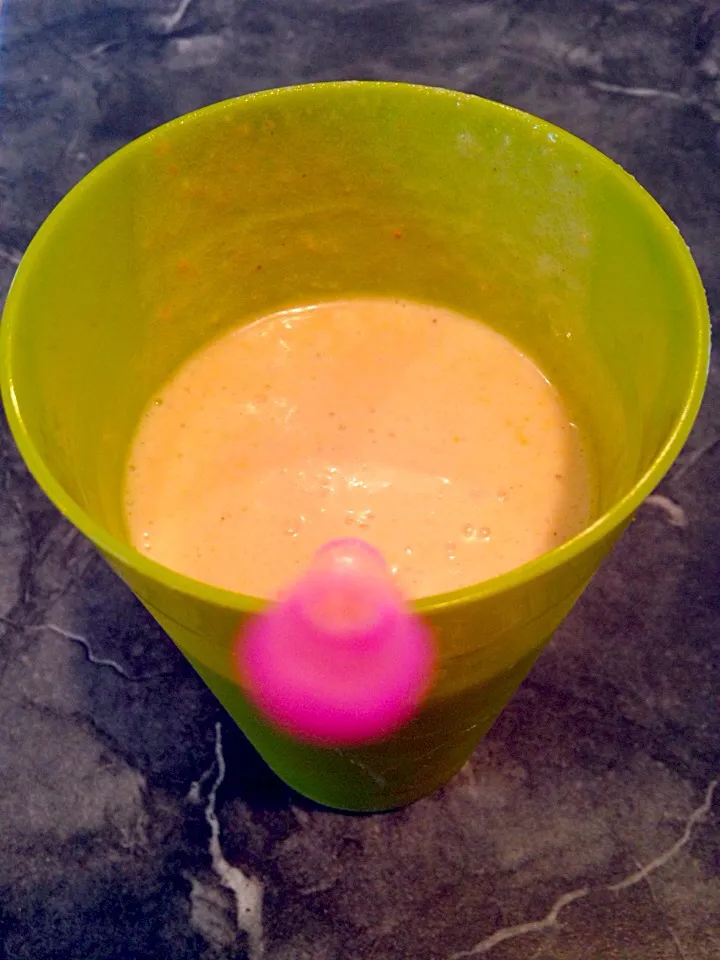 Vanilla almond milk, banana, peanut butter, ice. yum!!!!|Megan bさん