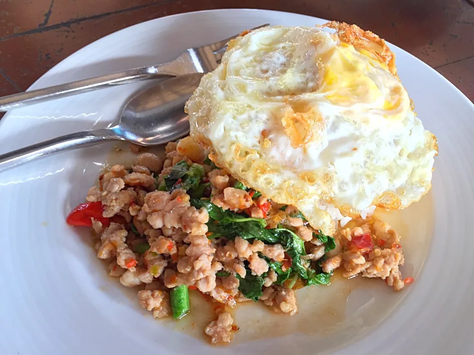 Thai style fried minced pork with basil. It tastes amazing!|jaszminnyさん