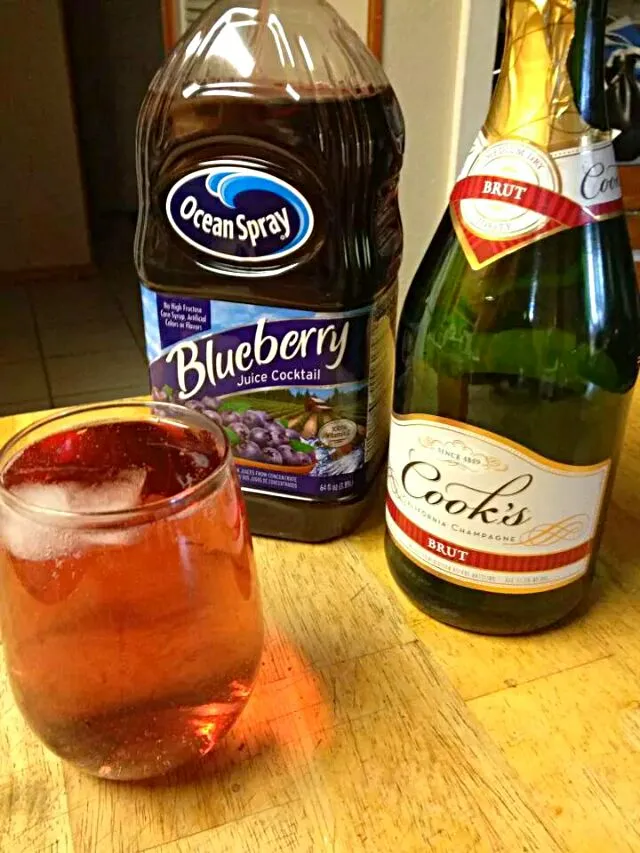 It's Friday Getting Prepared for Fish Fry Friday Social Having #Drinks  with #Breakfast/Brunch #Alcohol Blueberry Juice and Champagne 😊🍸😊|Alisha GodsglamGirl Matthewsさん