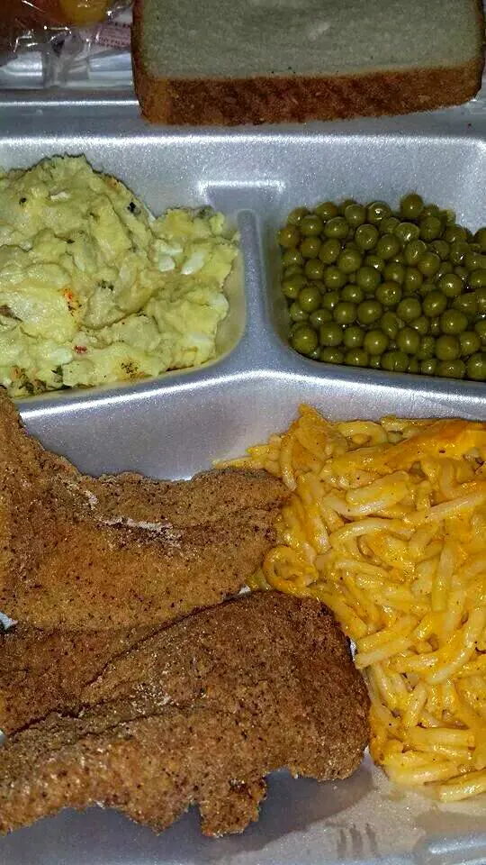 🐠 Fish Fry Friday Charity Event 🐠 #Lunchbox #Fish #Main dish Mac and cheese 😊 #Pasta Peas and Potato salad 😊 #Vegetable #Side dish  #Bread 😆 😆 🐠|Alisha GodsglamGirl Matthewsさん