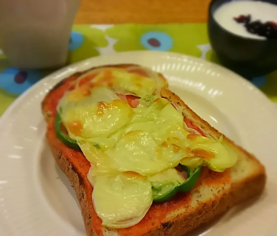 本日の朝餉はピザトースト|ヴェローナのパン屋さんさん