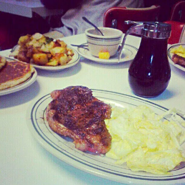 Snapdishの料理写真:Out to #Breakfast/Brunch with Family at Louie's Cafe in Baton Rouge Louisiana 😍 #Steak #Main dish 😊 #Eggs #Beignet / Pancake  Breakfast Potatoes #Side dish 😆 😆|Alisha GodsglamGirl Matthewsさん