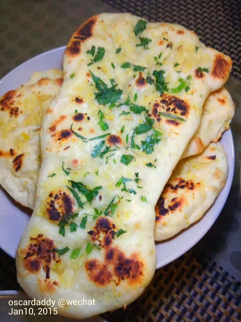 homemade garlic naan with parsley. ガーリックナン|Gavin Wong (香港の人々)さん