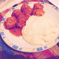 Snapdishの料理写真:Polpette al sugo e purea di patate|Madda Lenaさん