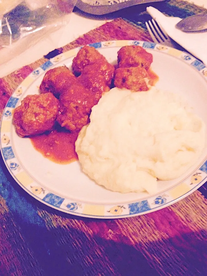 Polpette al sugo e purea di patate|Madda Lenaさん