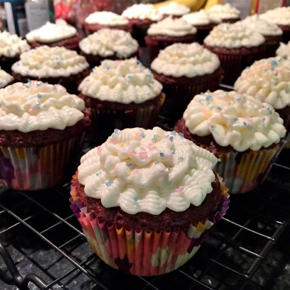 Red Velvet Cupcakes with Cream Cheese Frosting|Nancy Nawarat Wongsearayaさん