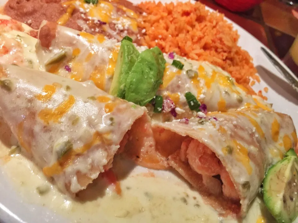 San Diegoに来たのでメキシカン。
今日のメインはShrimp Enchiladas。うまいっすな〜！|たけうちさん