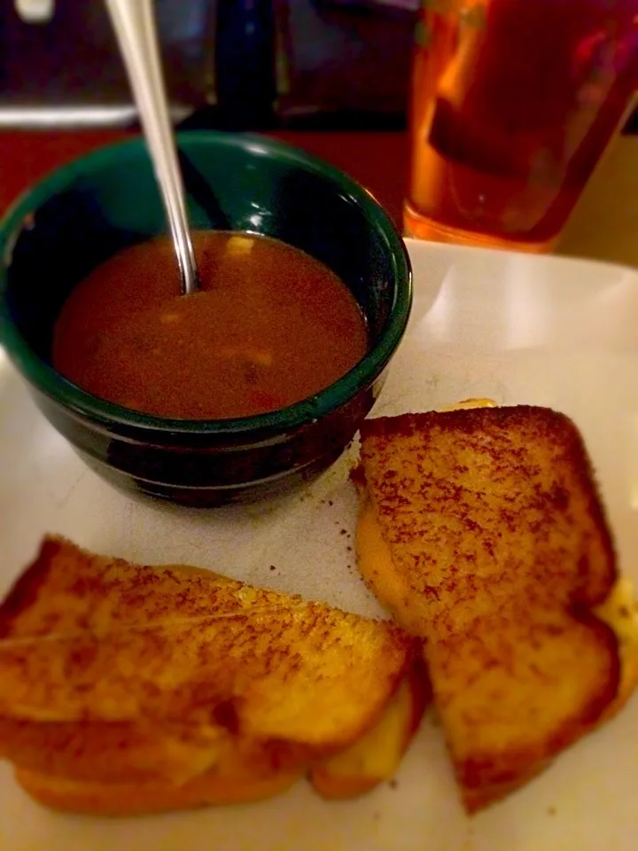 Husband made dinner - grilled cheese and tortilla soup|shykneehighkneeさん