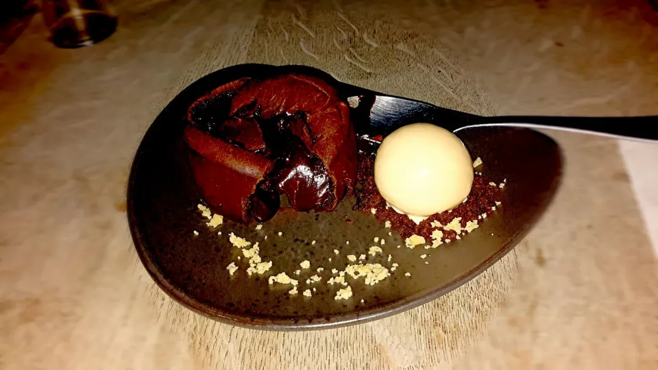 chocolate fondant with milk ice cream...|Simon Mathewsさん