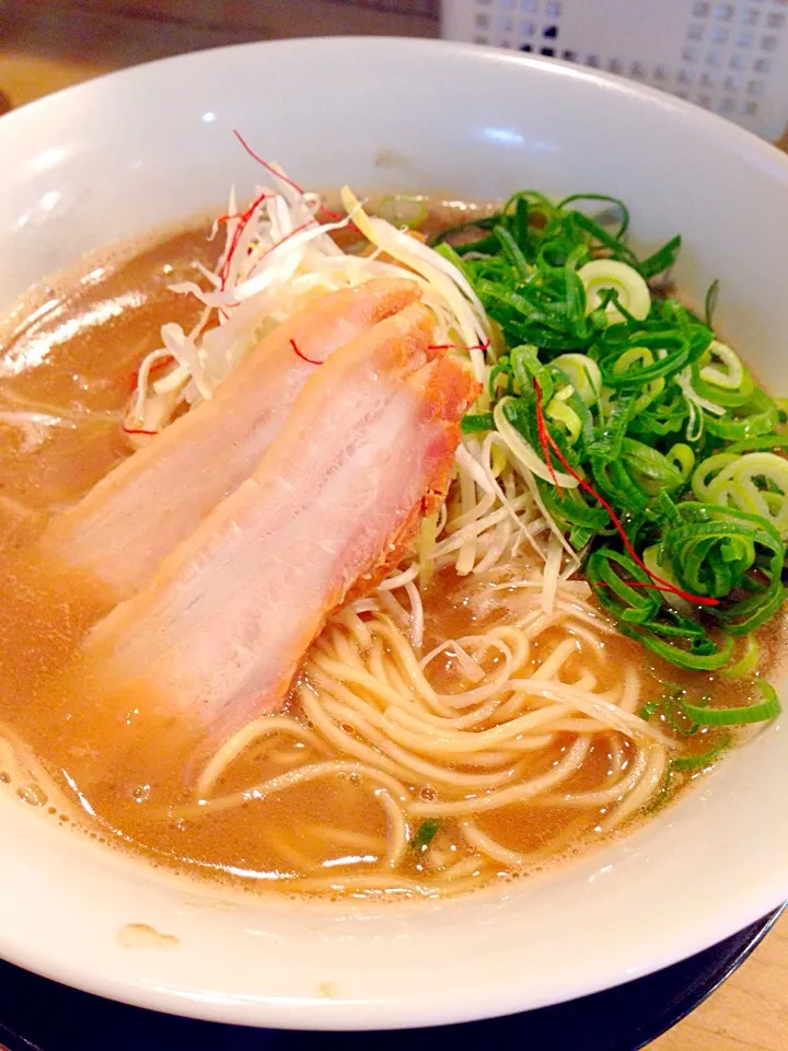 和風醤油とんこつラーメン。GAGA中村商店|ウラカツさん