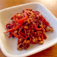 干し人参とくるみ豆板醤炒め