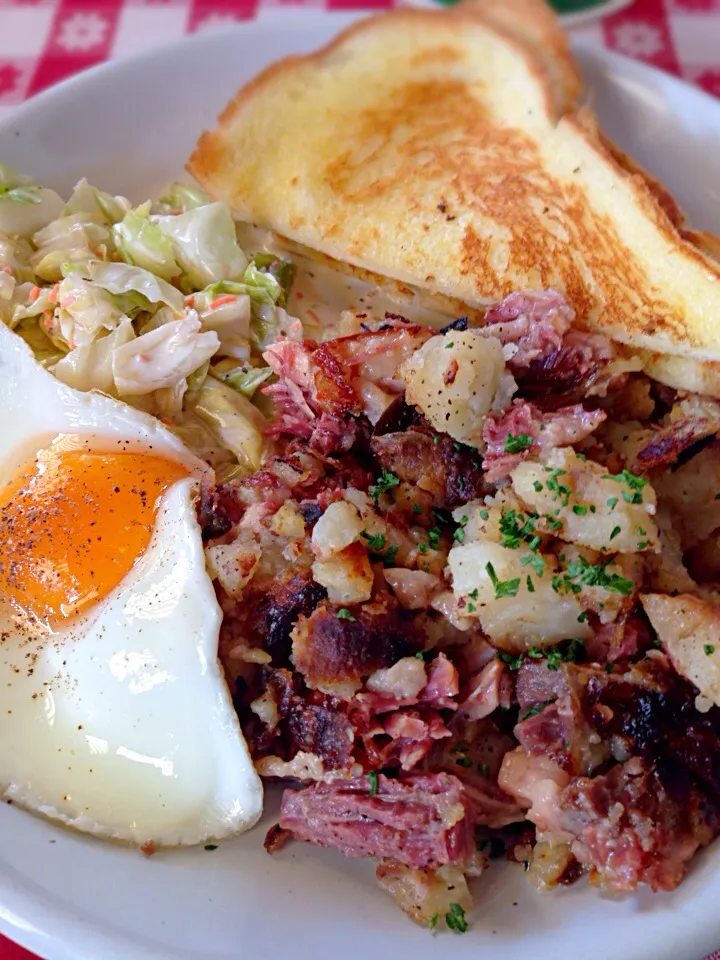 Corned beef hash brunch plate|Funky Chefさん