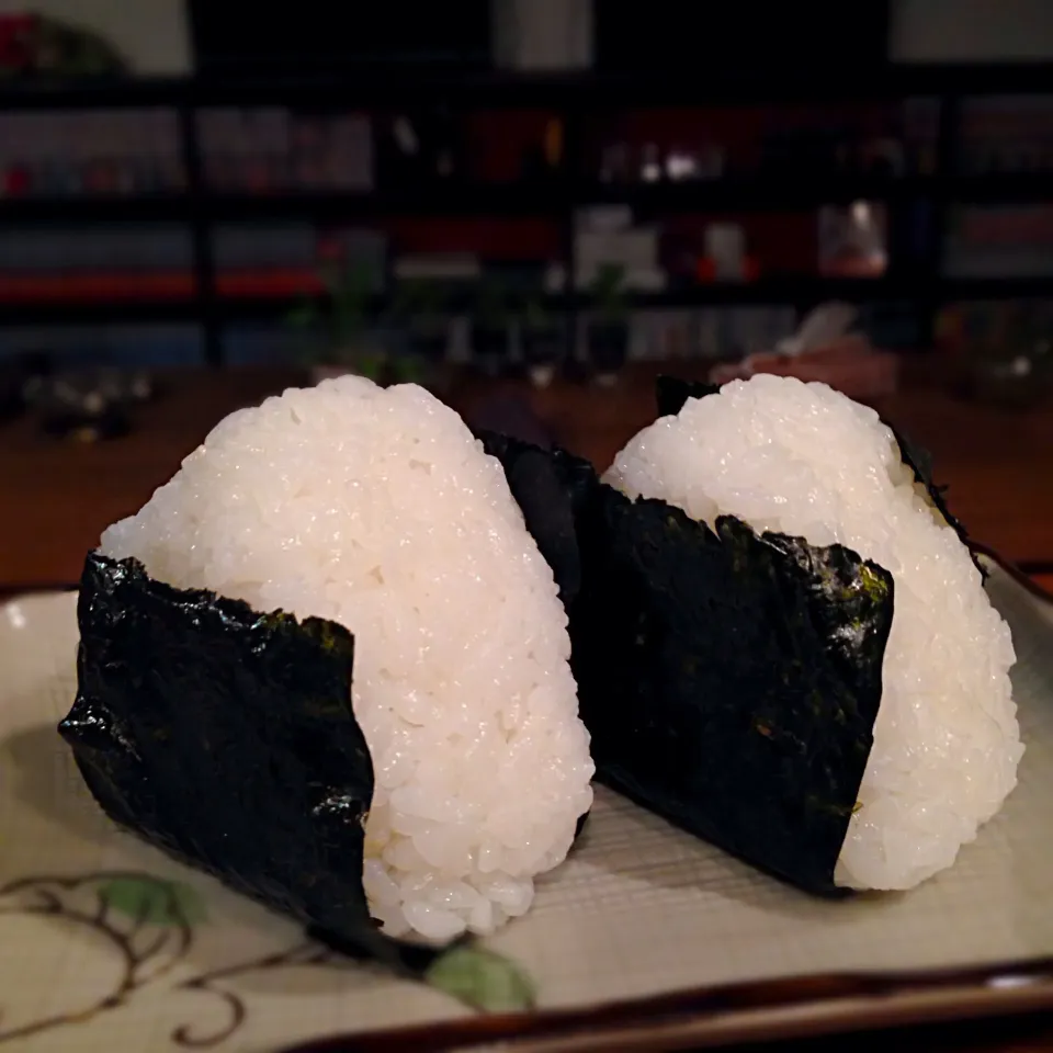 店主渾身の塩むすび🍙は妻の朝ごはん(´･Д･)」|koji toyodaさん