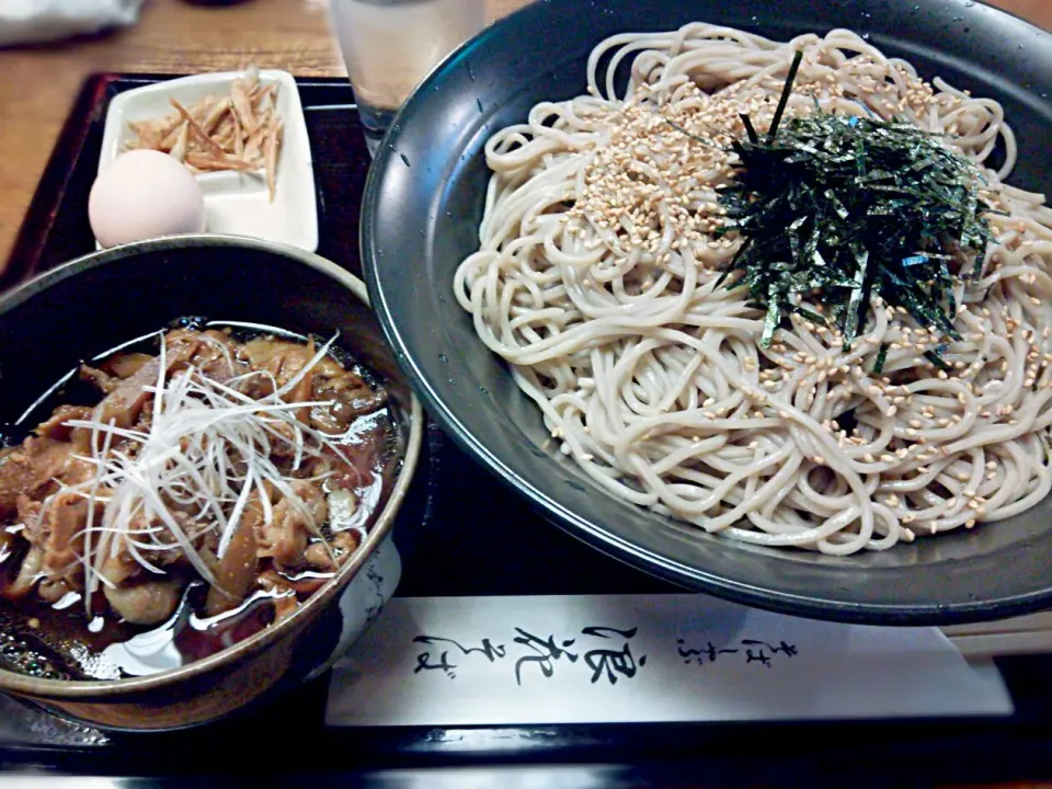 遅めのお昼ごはんは、肉つけそば🍜…さすが三連休で注文してから食べるまで20分以上待たされるとは😱夕飯のスケジュールが組みにくいなぁ💦|にゃあ（芸名）さん