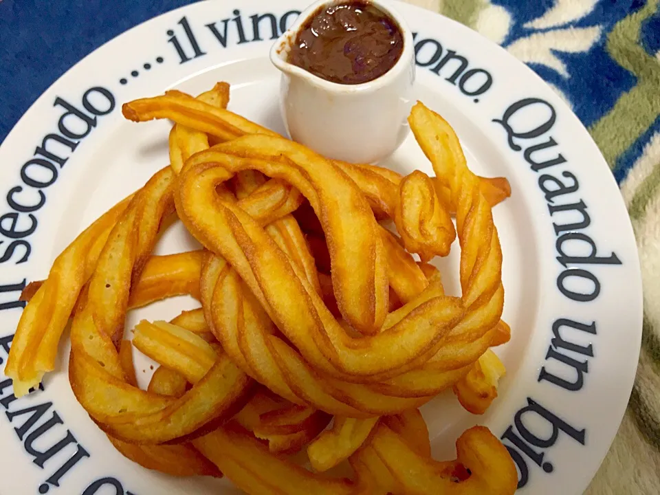 Homemade churros with mexican chocolate sauce :)|reviliaさん