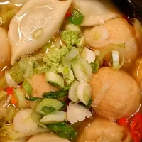 #Hot and sour soup #dumplings #wontons #fishballs #napacabbage #dinner|Danvee kwokさん