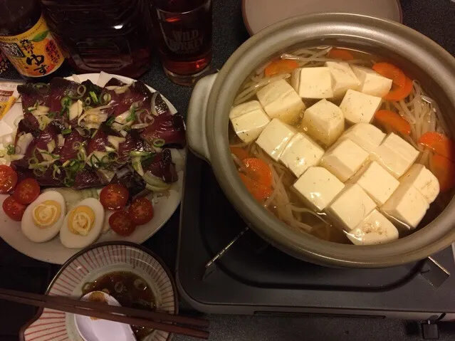 湯豆腐、鰹のたたき、スライス玉ねぎ、ゆで卵、ミニトマト🍅❗️꒰✩'ω`ૢ✩꒱✨|サソリさん