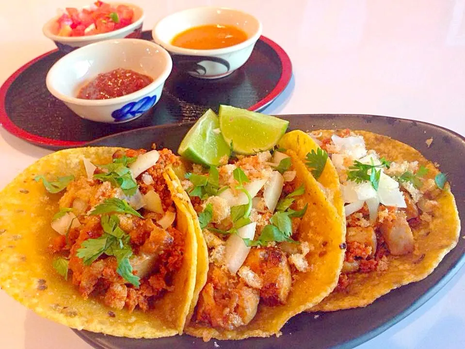 Sabroso's Tacos campechanos  (beef, chorizo and pork crakers)|Jorge Bernal Márquezさん