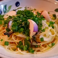 Snapdishの料理写真:かぶと葱の和風パスタ！

さっぱりとした塩味のパスタです|Hirokazu Wakeさん