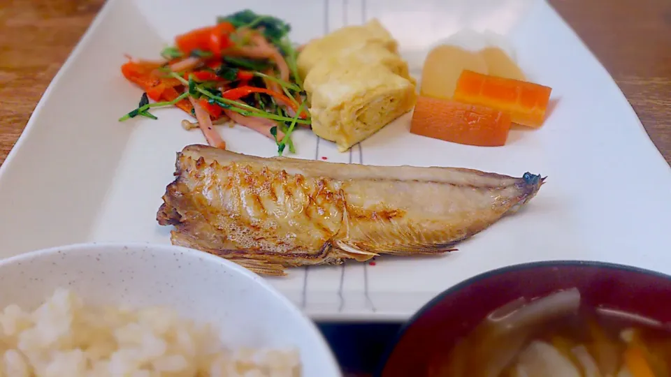 焼き魚定食【鯵】|プチテンよすさん