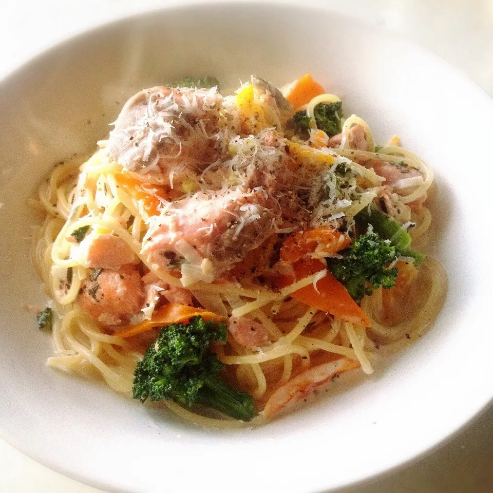 鮭とブロッコリーのクリームソーススパゲッティ。|ヘイオークボさん