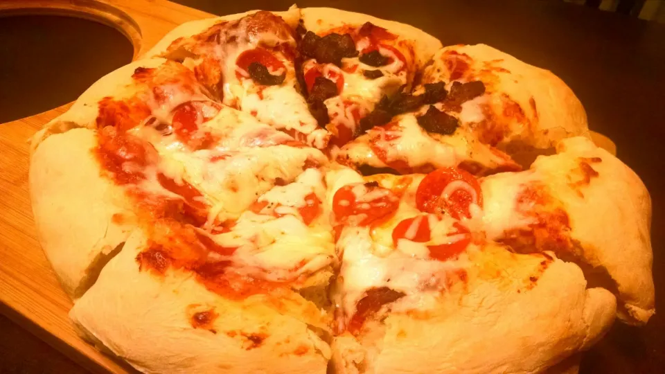 Snapdishの料理写真:Pizza with bacon and pepperoni :)|Jessicaさん