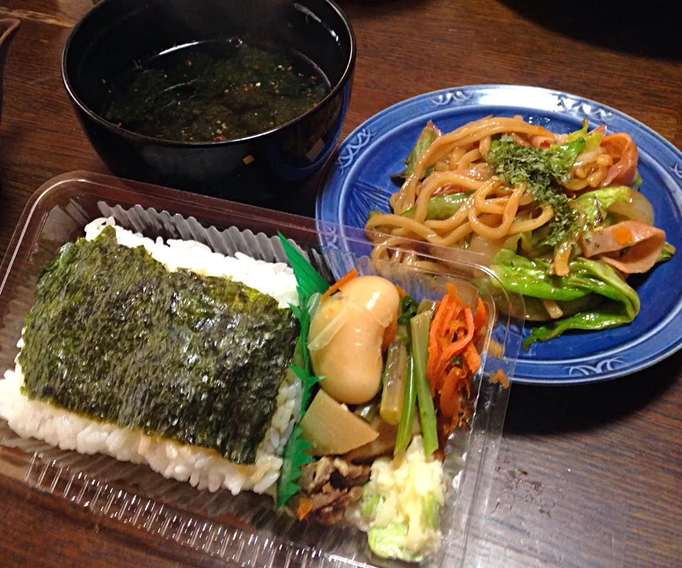 昼ごはん のり弁 餅入り焼きそば のりスープ|ぽんたさん