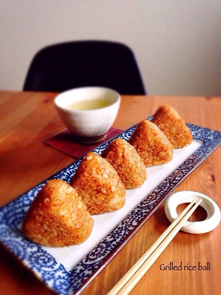 りるのんさんの料理 グリルプレートで買うより安い！あの焼きおにぎり🌸|あっちゃんさん