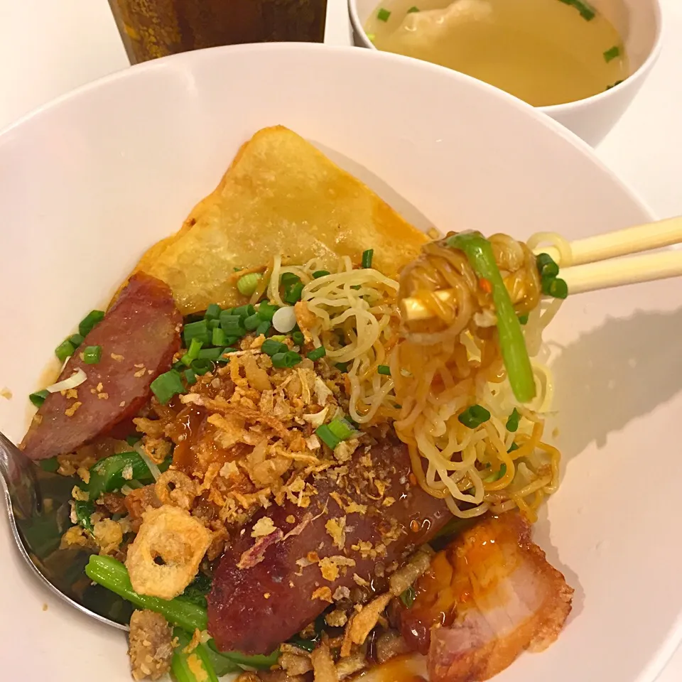 Noodle with crispy pork|maixx ใหม่さん