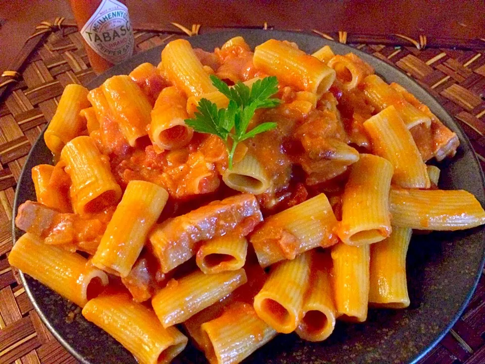 Rigatoni of tomato cream cheese sauce🍅ﾄﾏﾄｸﾘｰﾑﾁｰｽﾞｿｰｽのﾘｶﾞﾄｰﾆ by chef hubby|🌈Ami🍻さん