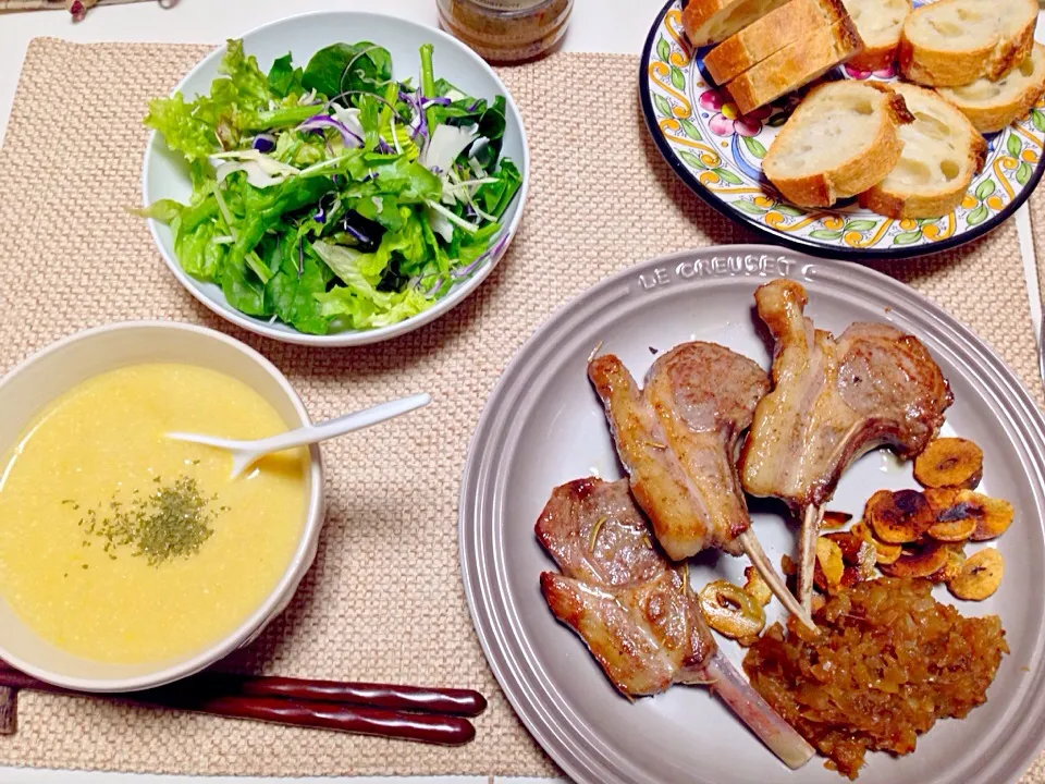 ラムのソテー サラダ パプリカと玉ねぎのスープ バケット|にゃろめさん