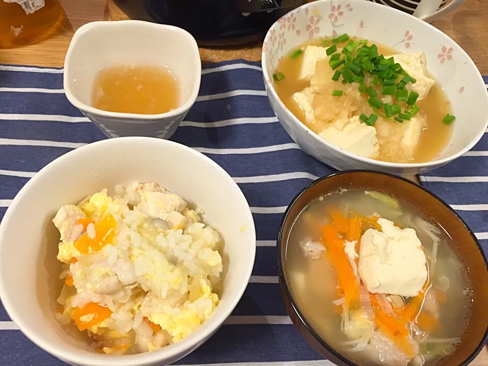 風邪撃退っ！！具沢山鶏玉子雑炊と、生姜スープ、豆腐みぞれあんかけ。|かなさん