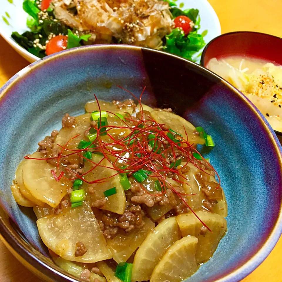 Snapdishの料理写真:挽肉大根甘辛炒め煮丼|カウンター嬢さん