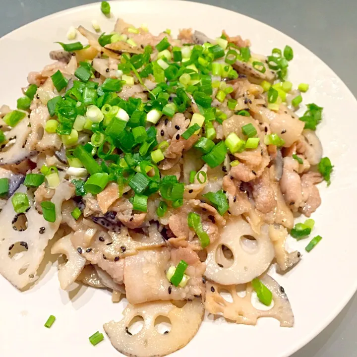 レンコンと豚肉の醤油炒め！|ぺろたんさん