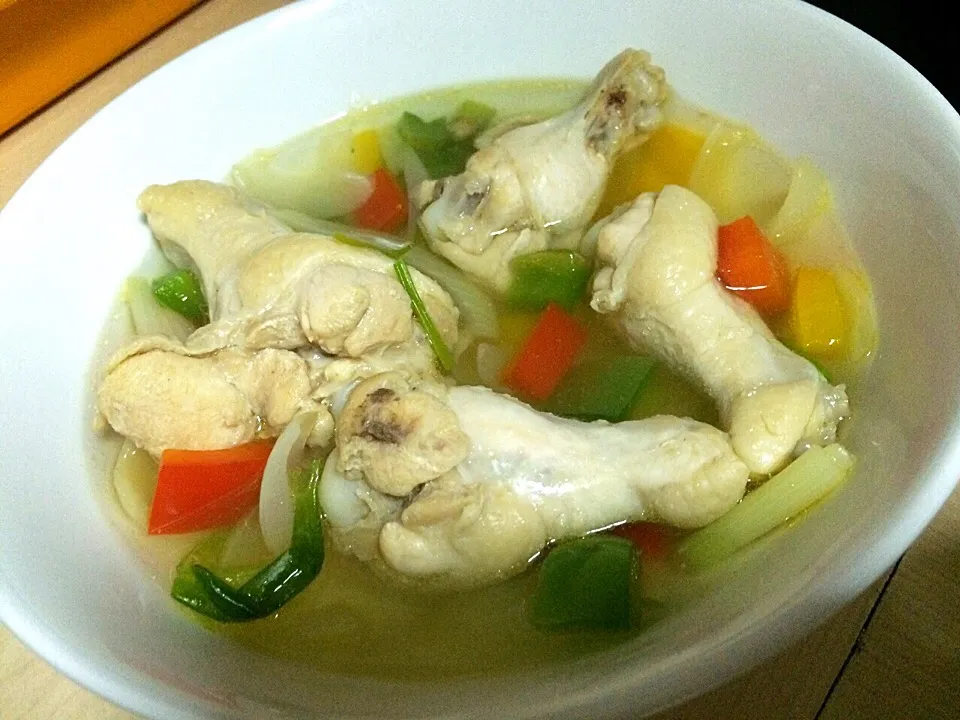 Chicken soup with sweet peper and onion|Ae+ Patchaさん