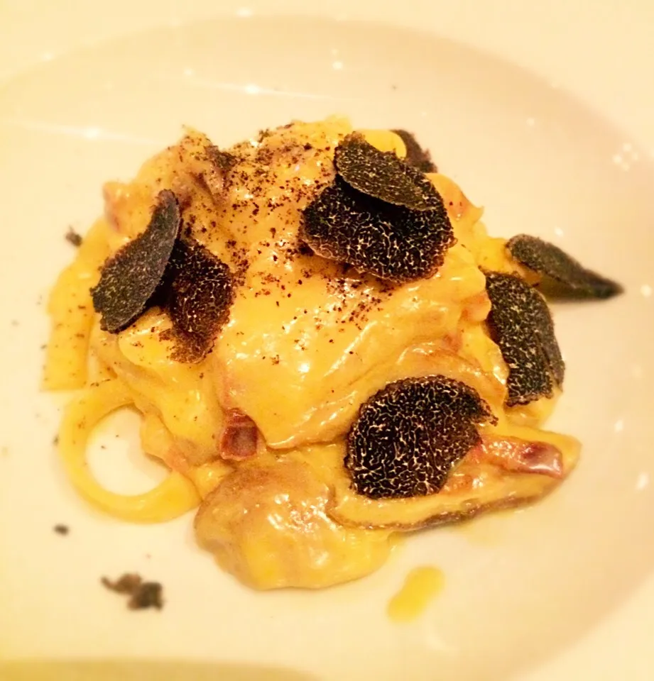 homemade fettucine alla carbonara, porcini, truffle|Moeさん