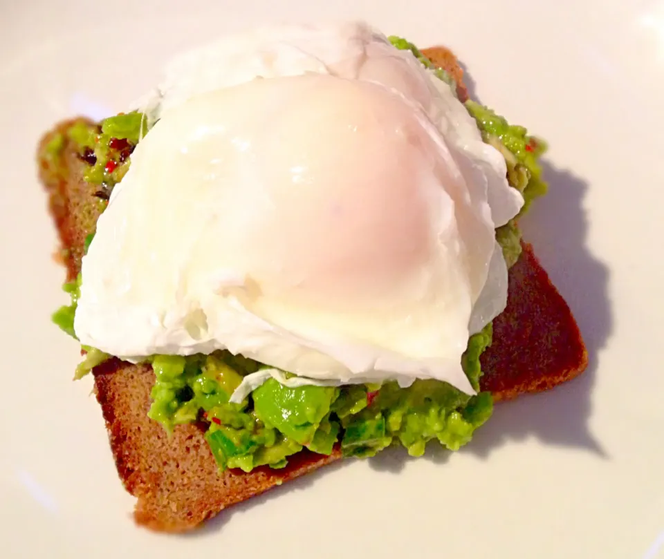 Poached Eggs and Avo|Safiraさん