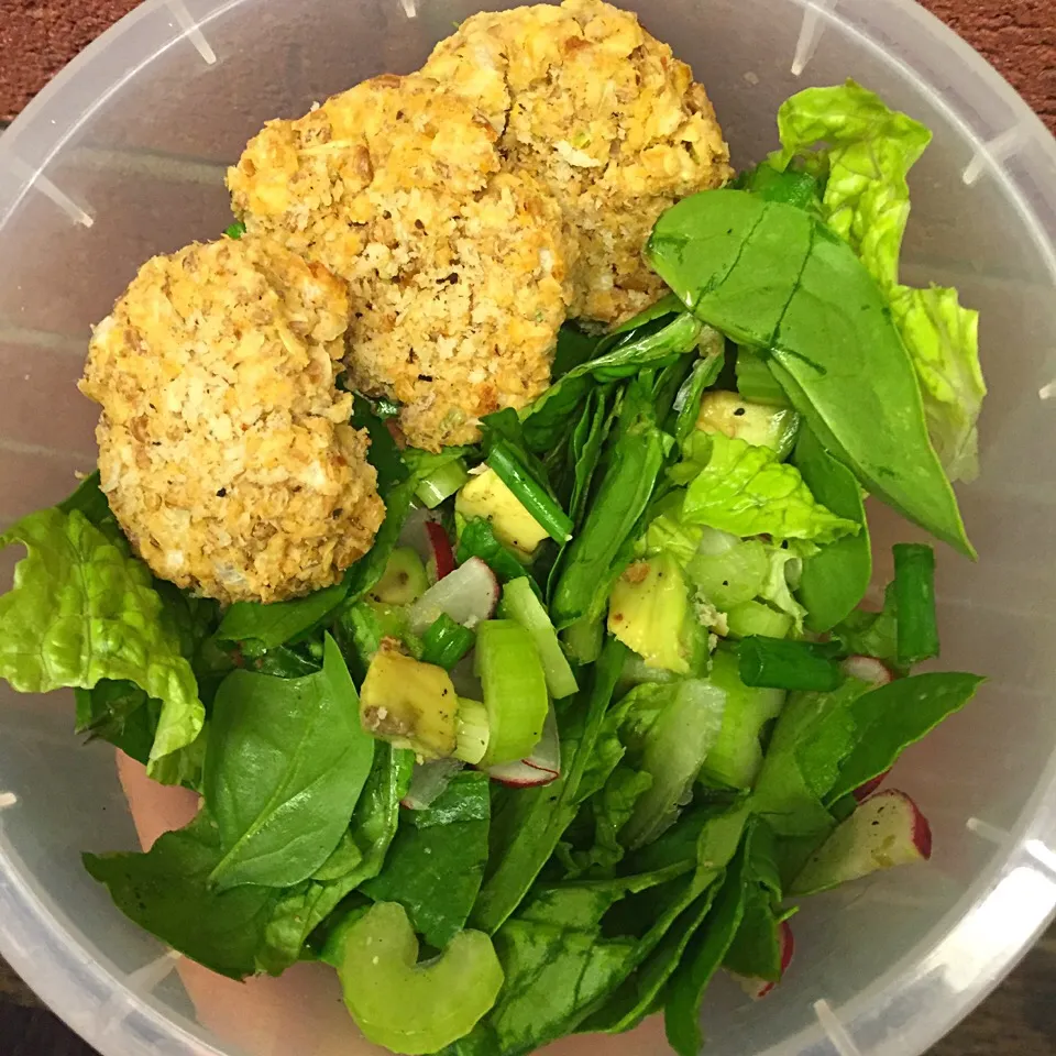 Tossed Salad with vegan bulgur patties|victoria valerioさん