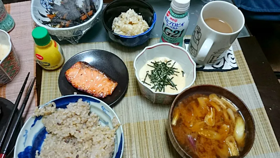 鮭の味噌漬け＆とろろ芋＆葱の味噌汁|まぐろさん