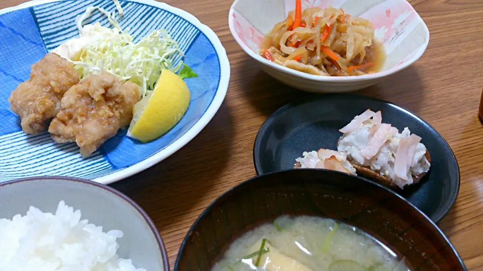 ・いただきものの唐揚げ
・切干大根の煮物
・椎茸の里芋チーズのせ
・大根と揚げの味噌汁|ようかんさん