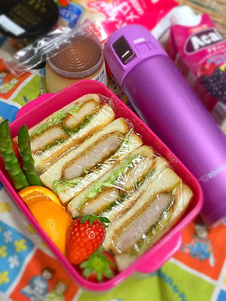 豚カツ海老カツサンドイッチ弁当(⊹＾◡＾)ノo.♡ﾟ｡*|Blueberry🫐さん