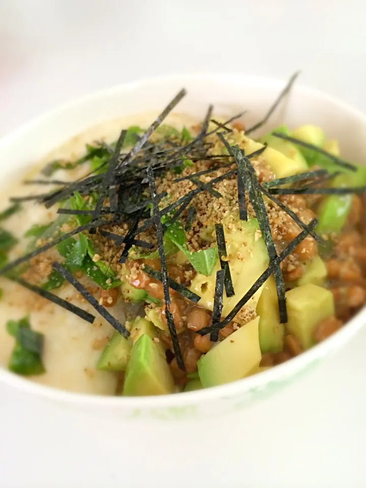 アボカド納豆山かけ丼|平澤友恵さん